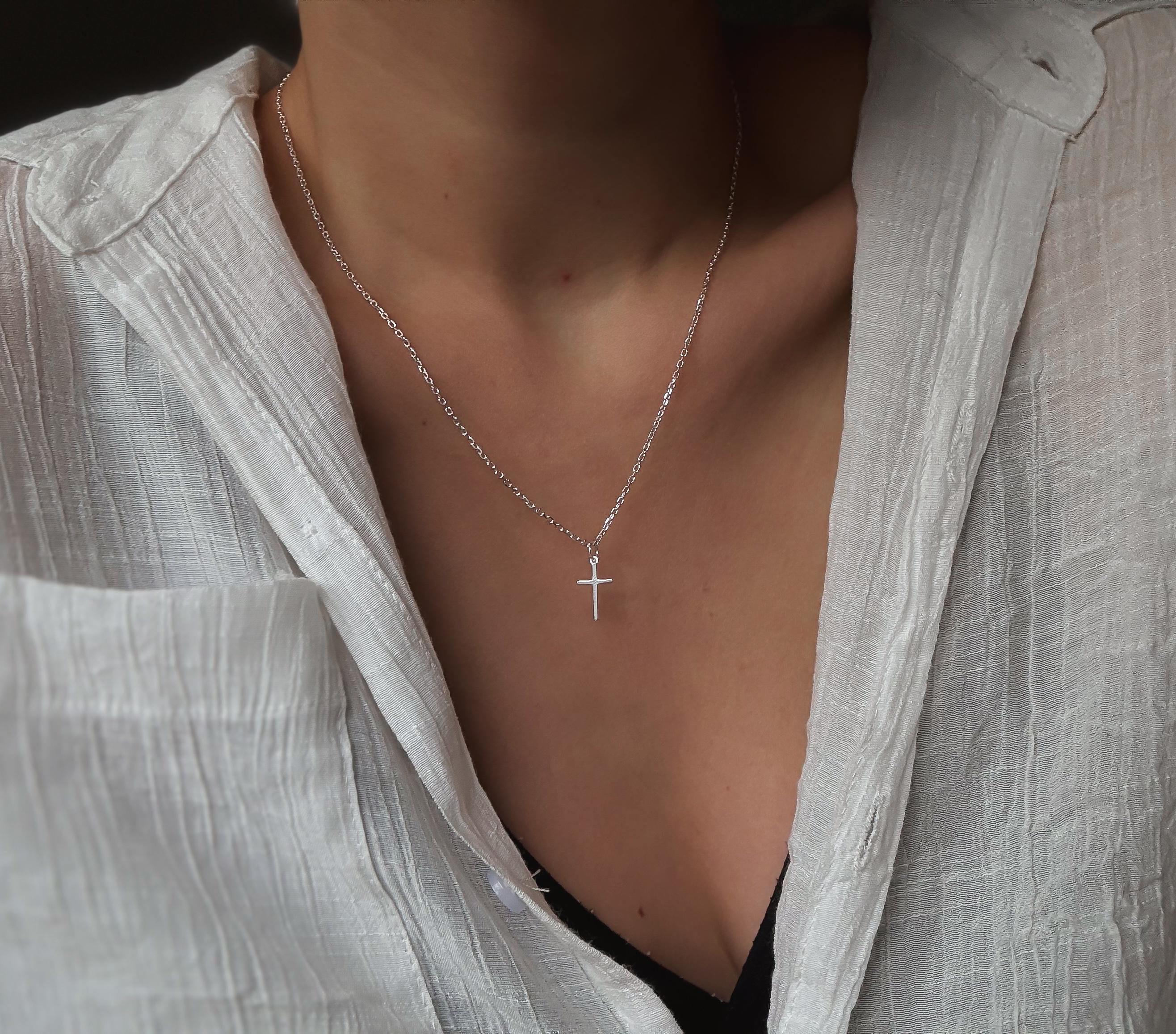 Alexander Castle Grote Massief 925 Sterling Zilveren Kruisketting voor Vrouwen & Mannen - Zilveren Kruishanger met 20 Sterling Zilveren Ketting & Sieraden Geschenkdoos - 52mm x 30mm Alexander Castle Grote Massief 925 Sterling Zilveren Kruisketting voor Vrouwen & Mannen - Zilveren Kruishanger met 20 Sterling Zilveren Ketting & Sieraden Geschenkdoos - 52mm x 30mm